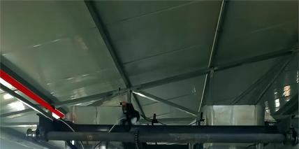 吊掛式飼喂機組近景